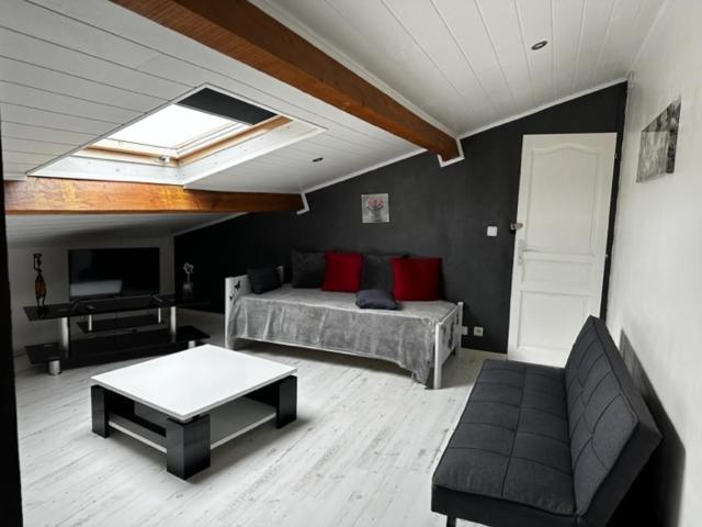 Appartement Mansarde Et Climatise 50 M2 Pompignan  Buitenkant foto