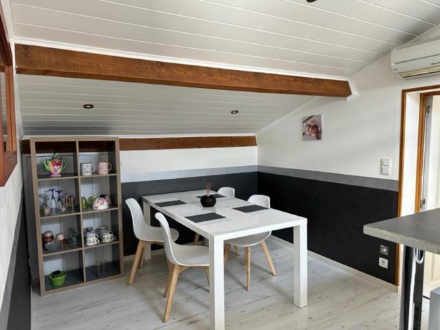 Appartement Mansarde Et Climatise 50 M2 Pompignan  Buitenkant foto