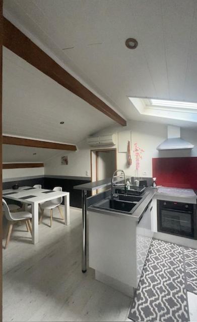 Appartement Mansarde Et Climatise 50 M2 Pompignan  Buitenkant foto