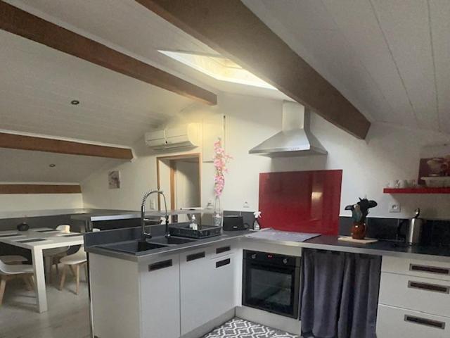 Appartement Mansarde Et Climatise 50 M2 Pompignan  Buitenkant foto