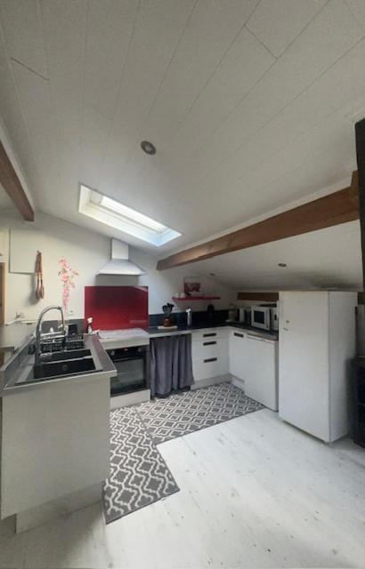 Appartement Mansarde Et Climatise 50 M2 Pompignan  Buitenkant foto